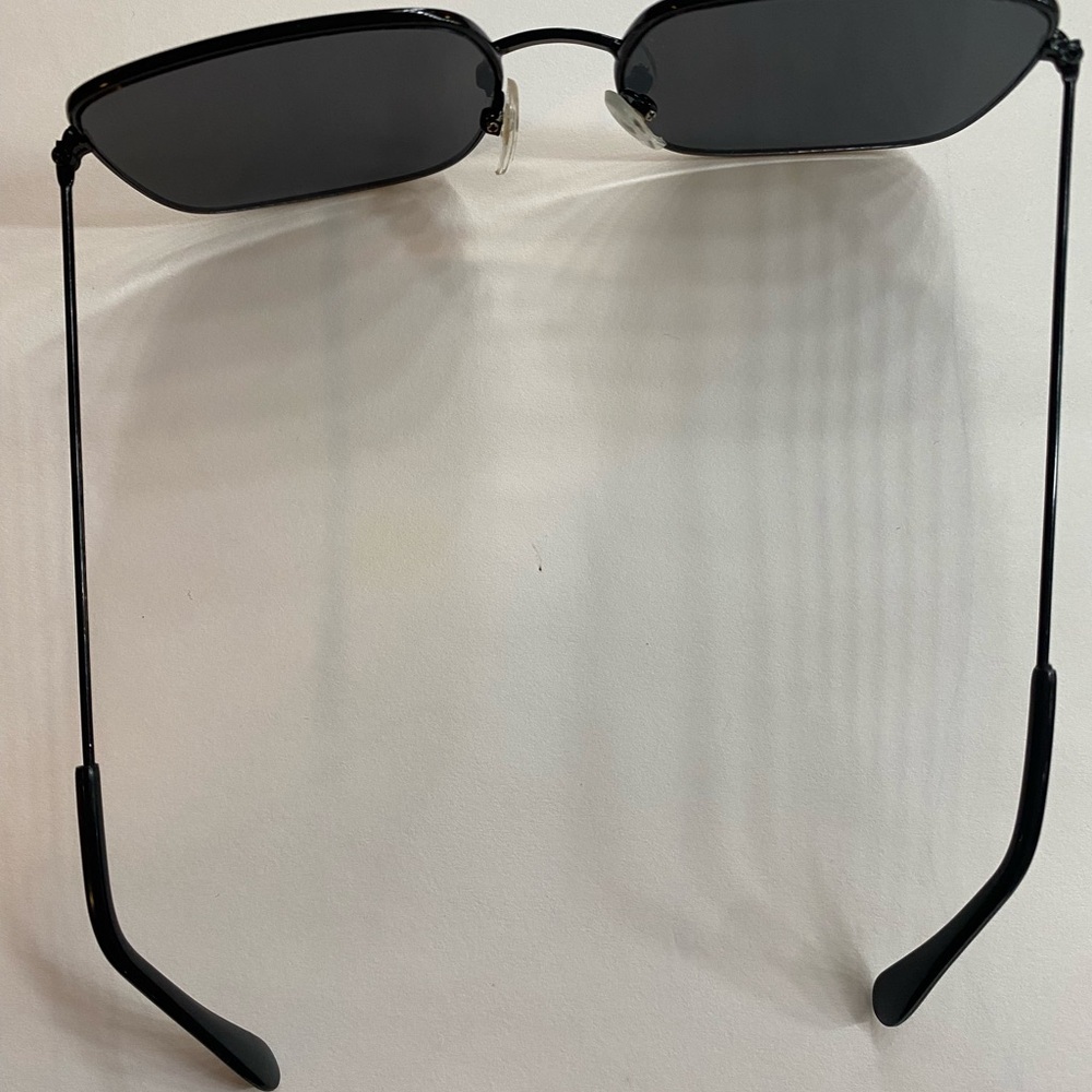 Black Oversized Square Sunglasses - Classic Women Accessories - Picture 4 of 7